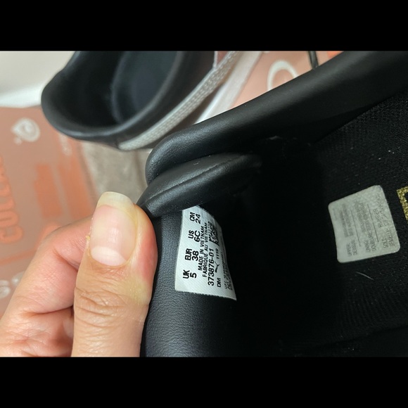 Size 6 in kids juniors but size 7.5 in womens - Picture 4 of 4